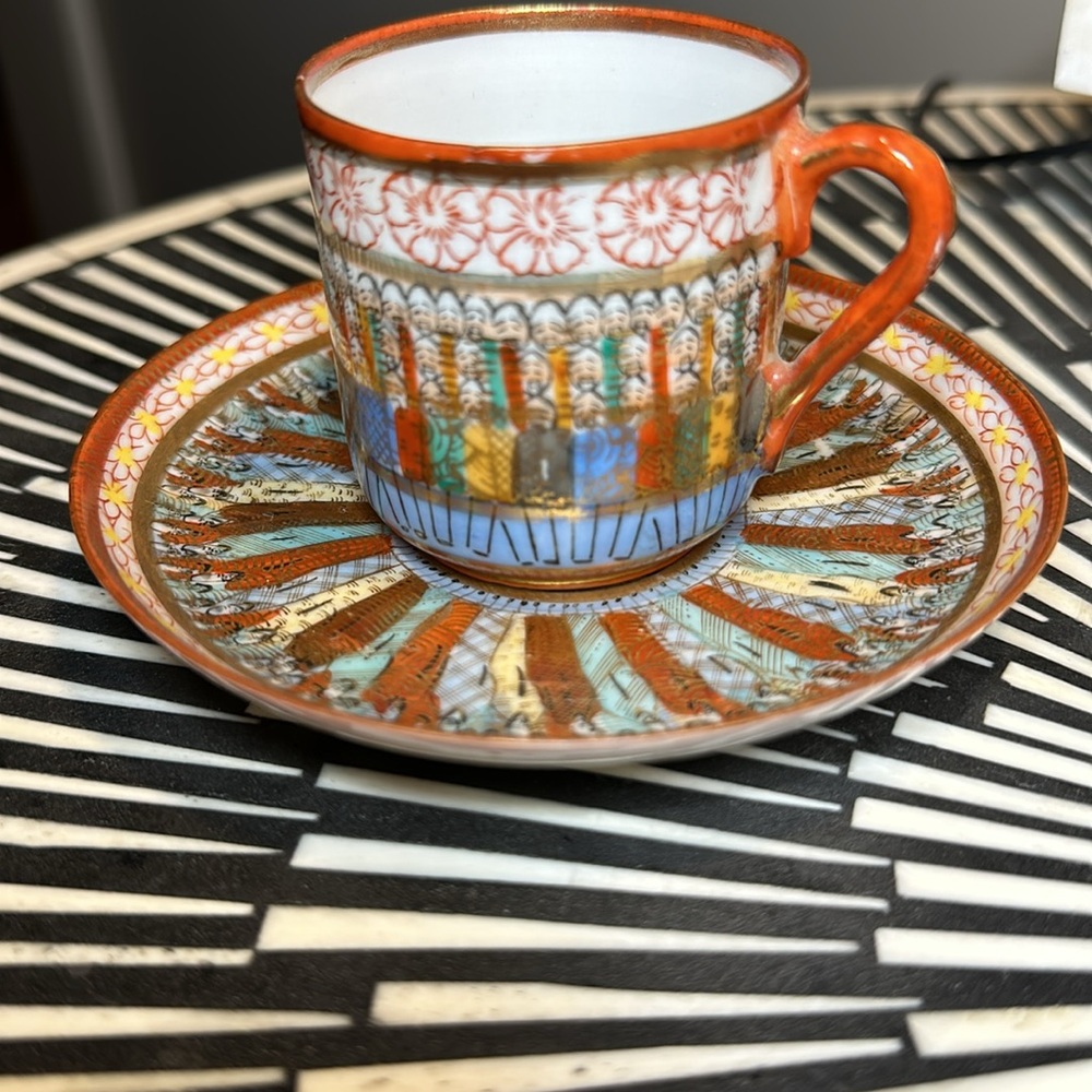 Vintage 1000 faces porcelain Japanese tea cup